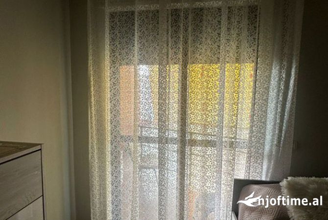Shtepi ne shitje Apartament ne Tirane, 3+1, Mobilimi E mobiluar, Pagesa 170,000  Euro.