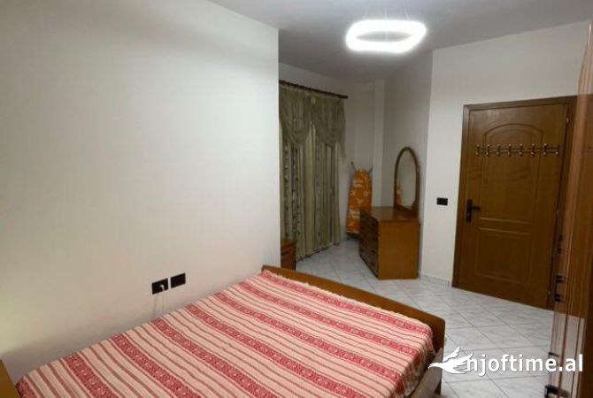 Shtepi me qera Apartament ne Tirane, 1+1, Mobilimi E mobiluar, Pagesa 550  Euro.