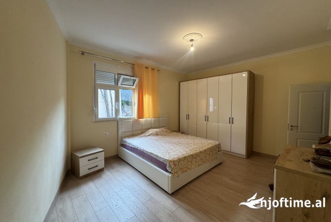 Shtepi me qera Apartament ne Tirane, 2+1, Mobilimi E mobiluar, Pagesa 400  Euro.