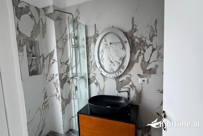 Shtepi me qera Apartament ne Tirane, 3+1, Mobilimi E mobiluar, Pagesa 600  Euro.