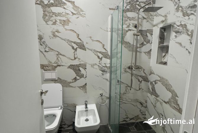 Shtepi me qera Apartament ne Tirane, 3+1, Mobilimi E mobiluar, Pagesa 600  Euro.