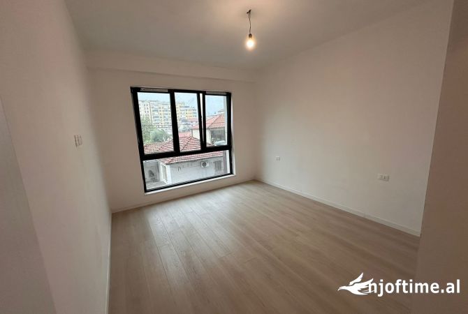  Qera Apartament 2+1 +2 Rruga e kavajes  prane spitalit gjerman 700 euro 