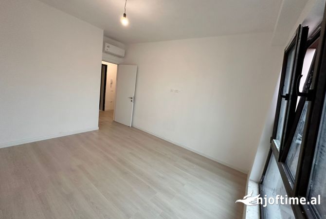  Qera Apartament 2+1 +2 Rruga e kavajes  prane spitalit gjerman 700 euro 