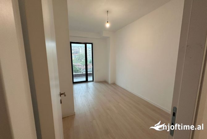 Ambient biznesi me qera 3+1 ne Tirane - 700 Euro