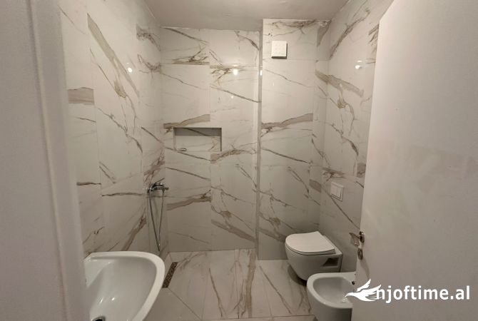  Qera Apartament 2+1 +2 Rruga e kavajes  prane spitalit gjerman 700 euro 