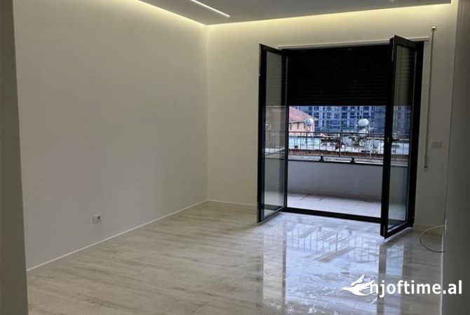 Shtepi ne shitje Apartament ne Tirane, 2+1, Mobilimi Bosh, pa mobiluar, Pagesa 225,000  Euro.