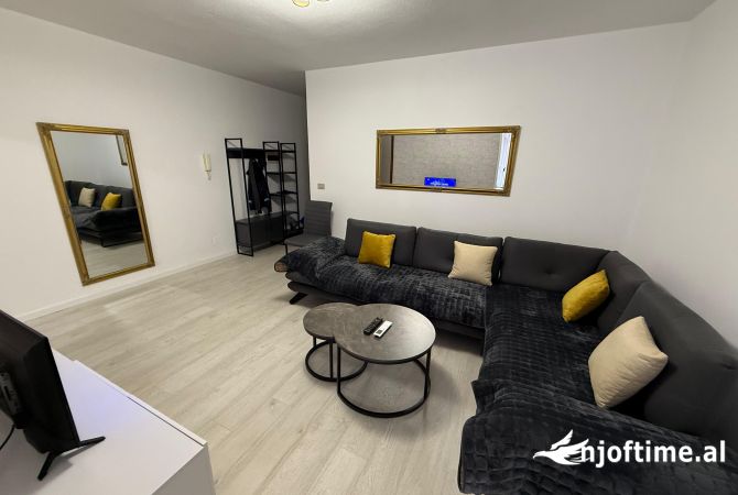 Shtepi me qera Apartament ne Tirane, 1+1, Mobilimi E mobiluar, Pagesa 630  Euro.