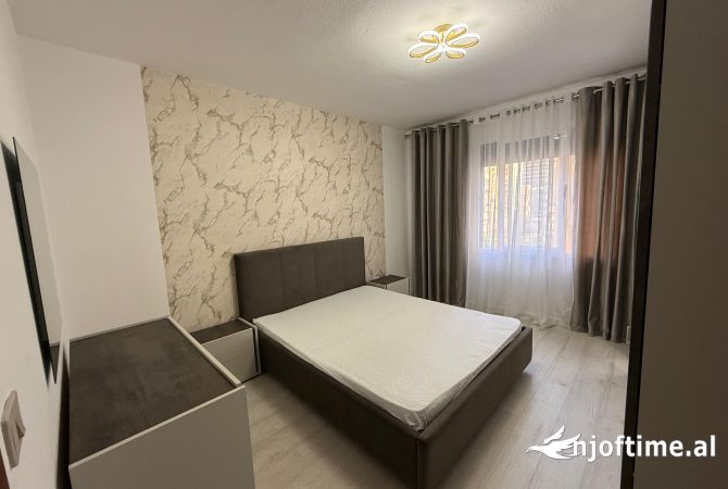 Shtepi me qera Apartament ne Tirane, 1+1, Mobilimi E mobiluar, Pagesa 630  Euro.