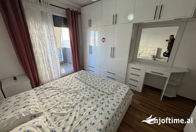 Shtepi me qera Apartament ne Tirane, 1+1, Mobilimi E mobiluar, Pagesa 40,000  Leke.