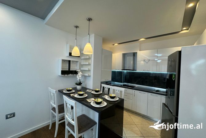 Shtepi me qera Apartament ne Tirane, 2+1, Mobilimi E mobiluar, Pagesa 50,000  Leke.