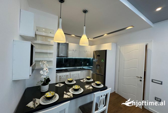 Shtepi me qera Apartament ne Tirane, 2+1, Mobilimi E mobiluar, Pagesa 50,000  Leke.