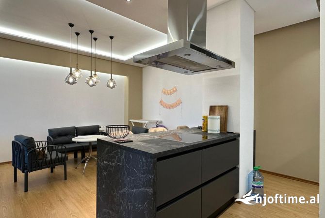 Shtepi me qera Apartament ne Tirane, 2+1, Mobilimi E mobiluar, Pagesa 1,100  Euro.