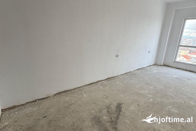 Shtepi ne shitje Apartament ne Tirane, 2+1, Mobilimi Bosh, pa mobiluar, Pagesa 184,000  Euro.