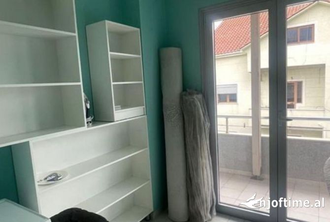 Shtepi me qera Shtepi Private ne Tirane, 3+1, Mobilimi E mobiluar, Pagesa 1,350  Euro.