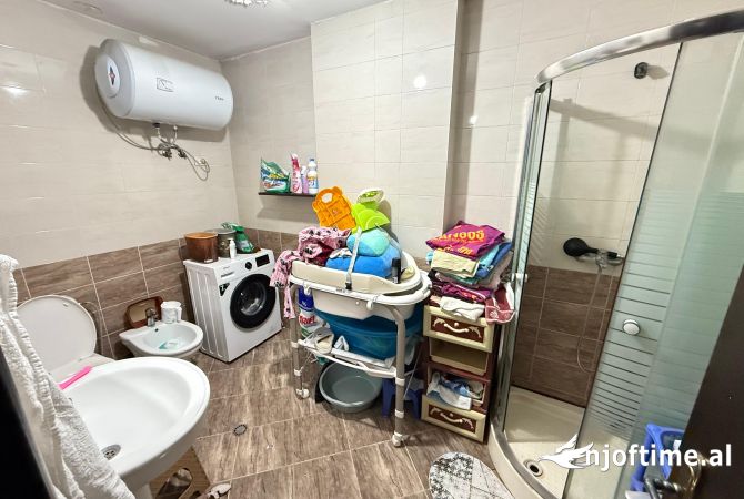 Shtepi ne shitje Apartament ne Tirane, 2+1, Mobilimi Bosh, pa mobiluar, Pagesa 140,000  Euro.