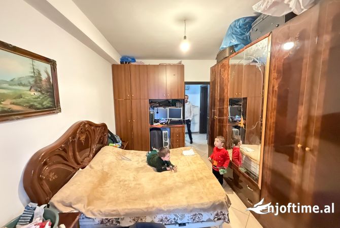Shtepi ne shitje Apartament ne Tirane, 2+1, Mobilimi Bosh, pa mobiluar, Pagesa 140,000  Euro.