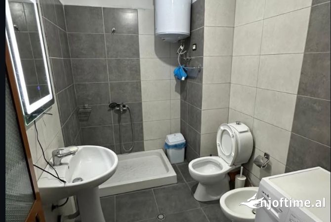 Shtepi me qera Apartament ne Tirane, 2+1, Mobilimi E mobiluar, Pagesa 55,000  Leke.