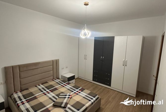 Shtepi me qera Apartament ne Tirane, 2+1, Mobilimi E mobiluar, Pagesa 600  Euro.