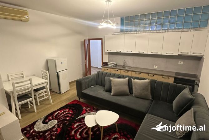 Shtepi me qera Apartament ne Tirane, 2+1, Mobilimi E mobiluar, Pagesa 600  Euro.