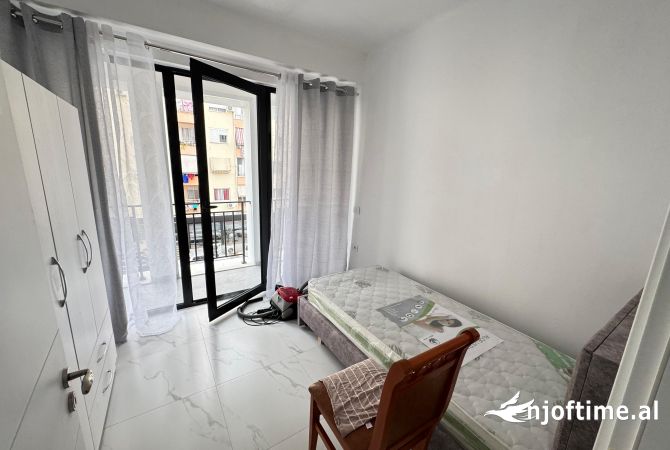 Shtepi me qera Apartament ne Tirane, 2+1, Mobilimi E mobiluar, Pagesa 50,000  Leke.