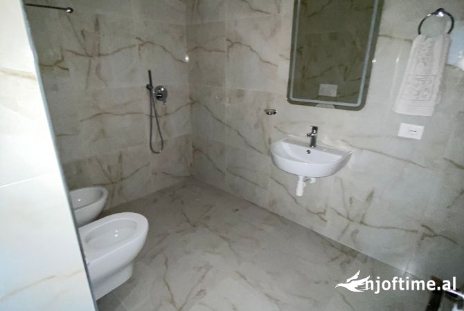 Shtepi me qera Apartament ne Tirane, 2+1, Mobilimi E mobiluar, Pagesa 650  Euro.