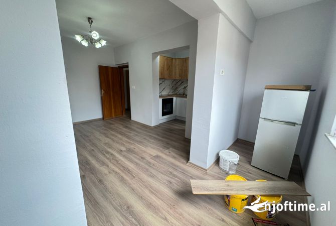 Shtepi me qera Apartament ne Tirane, 1+1, Mobilimi Pjeserisht e mobiluar, Pagesa 40,000  Leke.