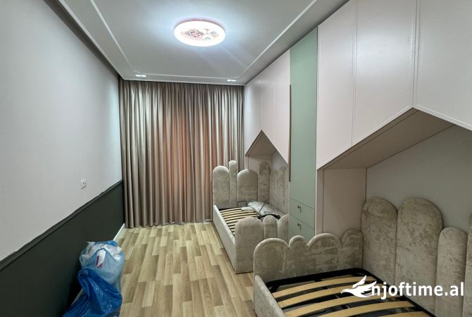 Shtepi ne shitje Apartament ne Tirane, 2+1, Mobilimi E mobiluar, Pagesa 265,000  Euro.
