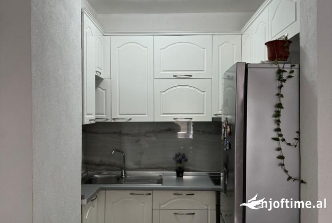 Shtepi me qera Apartament ne Tirane, 2+1, Mobilimi E mobiluar, Pagesa 600  Euro.