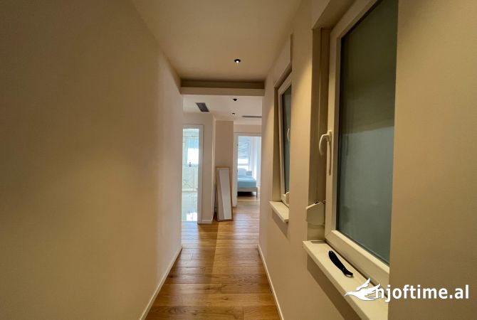 Shtepi ne shitje Apartament ne Tirane, 3+1, Mobilimi E mobiluar, Pagesa 340,000  Euro.
