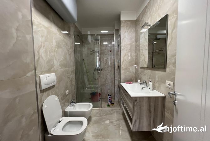 Shtepi ne shitje Apartament ne Tirane, 3+1, Mobilimi E mobiluar, Pagesa 340,000  Euro.