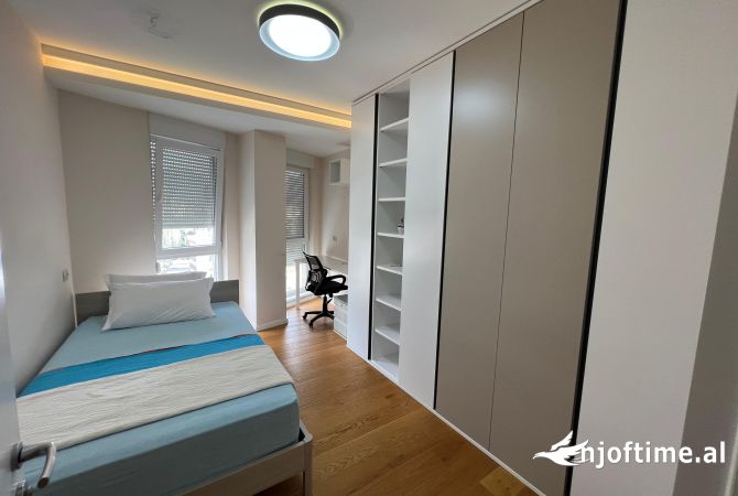 Shtepi ne shitje Apartament ne Tirane, 3+1, Mobilimi E mobiluar, Pagesa 340,000  Euro.