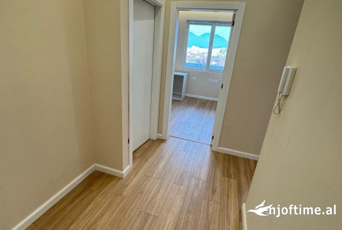Shtepi ne shitje Apartament ne Tirane, 2+1, Mobilimi Bosh, pa mobiluar, Pagesa 165,000  Euro.