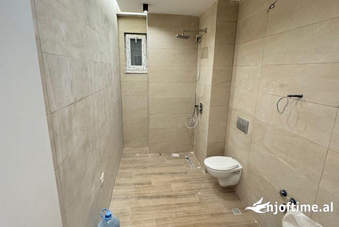 Shtepi ne shitje Apartament ne Tirane, 2+1, Mobilimi Bosh, pa mobiluar, Pagesa 165,000  Euro.