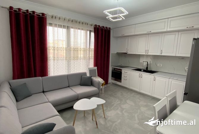 Shtepi me qera Apartament ne Tirane, 1+1, Mobilimi E mobiluar, Pagesa 700  Euro.
