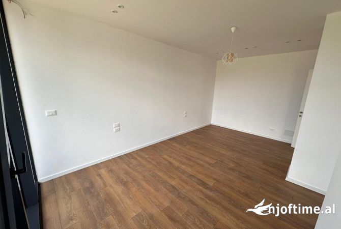 Ambient biznesi me qera 3+1 ne Tirane - 1,500 Euro