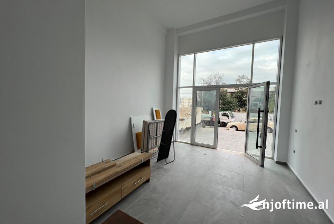 Ambient biznesi me qera 1+1 ne Tirane - 50,000 Leke
