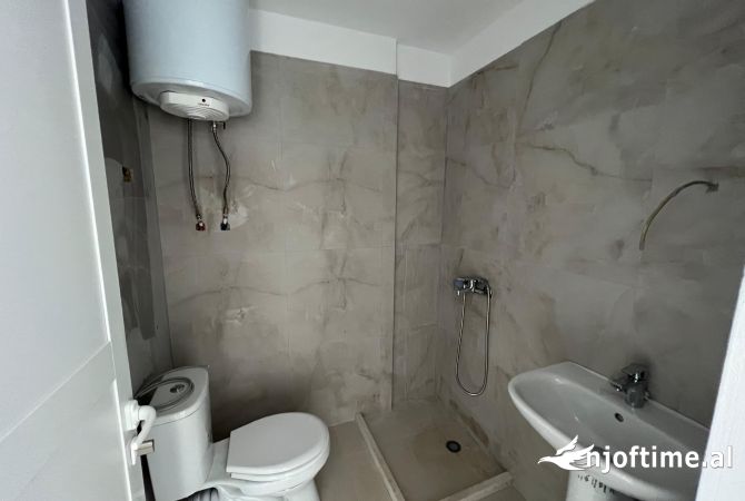 Ambient biznesi me qera 1+1 ne Tirane - 50,000 Leke