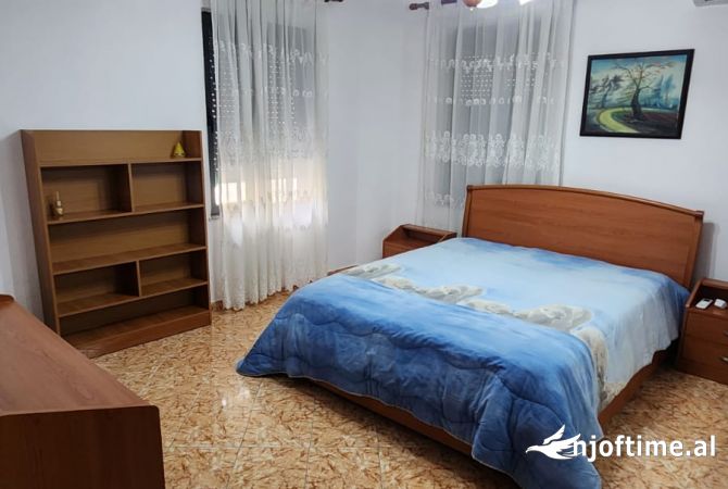 Shtepi me qera Apartament ne Tirane, 2+1, Mobilimi E mobiluar, Pagesa 500  Euro.