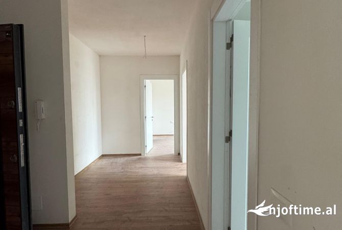 Shtepi me qera Apartament ne Tirane, 2+1, Mobilimi Pjeserisht e mobiluar, Pagesa 600  Euro.