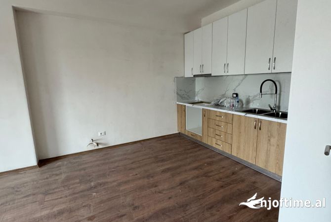 Shtepi ne shitje Apartament ne Tirane, 2+1, Mobilimi Pjeserisht e mobiluar, Pagesa 185,000  Euro.
