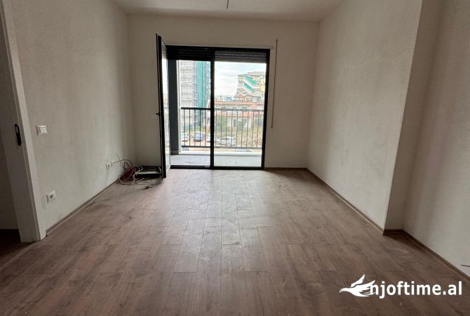 Shtepi ne shitje Apartament ne Tirane, 2+1, Mobilimi Pjeserisht e mobiluar, Pagesa 185,000  Euro.