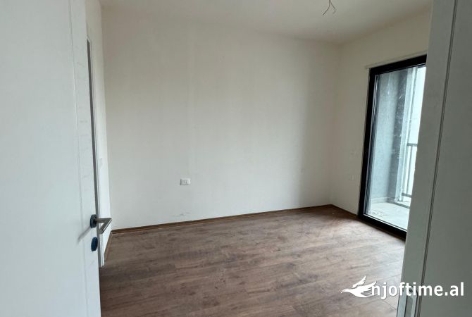 Shtepi ne shitje Apartament ne Tirane, 2+1, Mobilimi Pjeserisht e mobiluar, Pagesa 185,000  Euro.