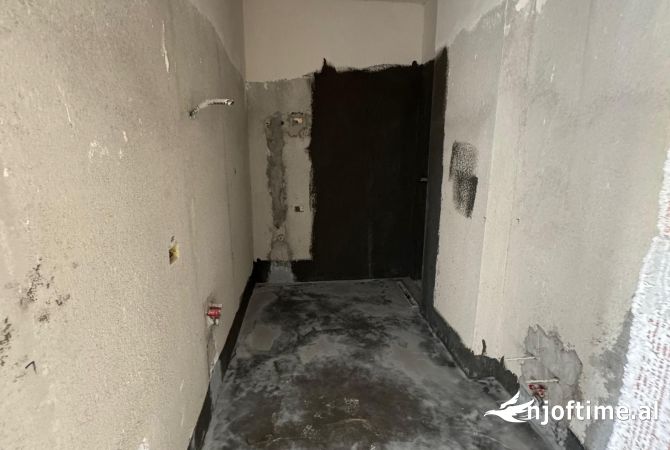 Shtepi ne shitje Apartament ne Tirane, 1+1, Mobilimi Bosh, pa mobiluar, Pagesa 128,500  Euro.