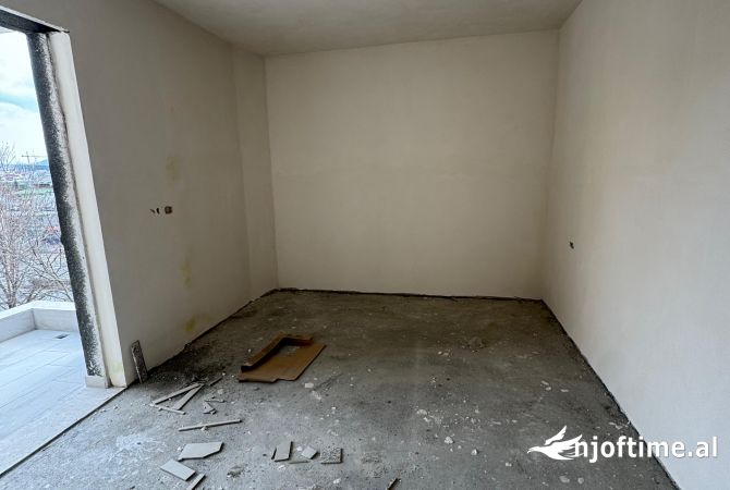 Shtepi ne shitje Apartament ne Tirane, 1+1, Mobilimi Bosh, pa mobiluar, Pagesa 138,500  Euro.