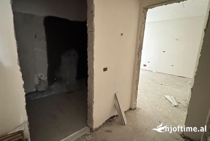 Shtepi ne shitje Apartament ne Tirane, 1+1, Mobilimi Bosh, pa mobiluar, Pagesa 138,500  Euro.