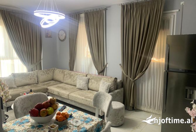 Shtepi ne shitje Apartament ne Tirane, 1+1, Mobilimi E mobiluar, Pagesa 165,000  Euro.