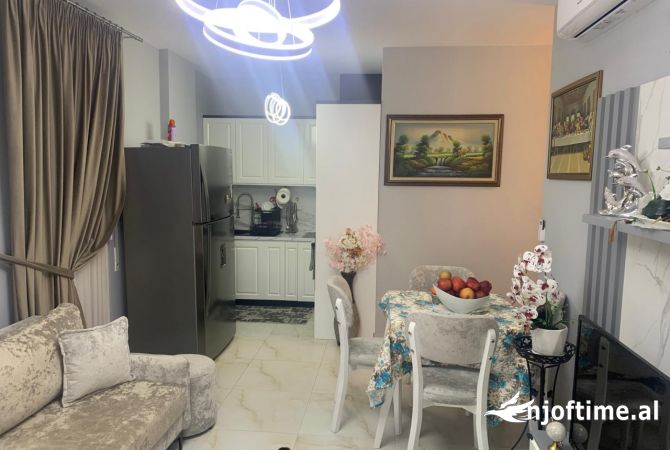 Shtepi ne shitje Apartament ne Tirane, 1+1, Mobilimi E mobiluar, Pagesa 165,000  Euro.