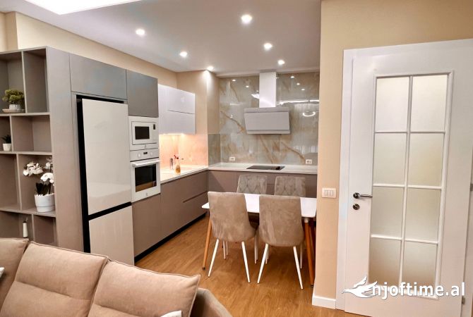 Shtepi me qera Apartament ne Tirane, 1+1, Mobilimi E mobiluar, Pagesa 750  Euro.