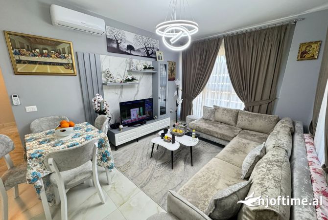Shtepi ne shitje Apartament ne Tirane, 1+1, Mobilimi E mobiluar, Pagesa 150,000  Euro.