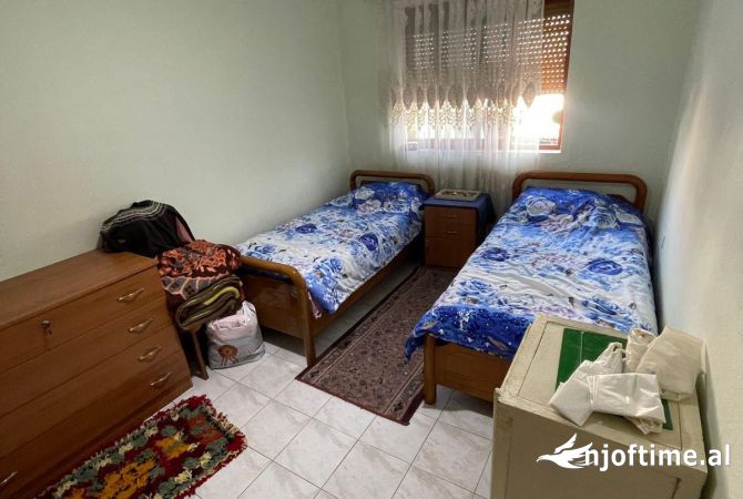 Shtepi ne shitje Apartament ne Tirane, 2+1, Mobilimi E mobiluar, Pagesa 155,000  Euro.